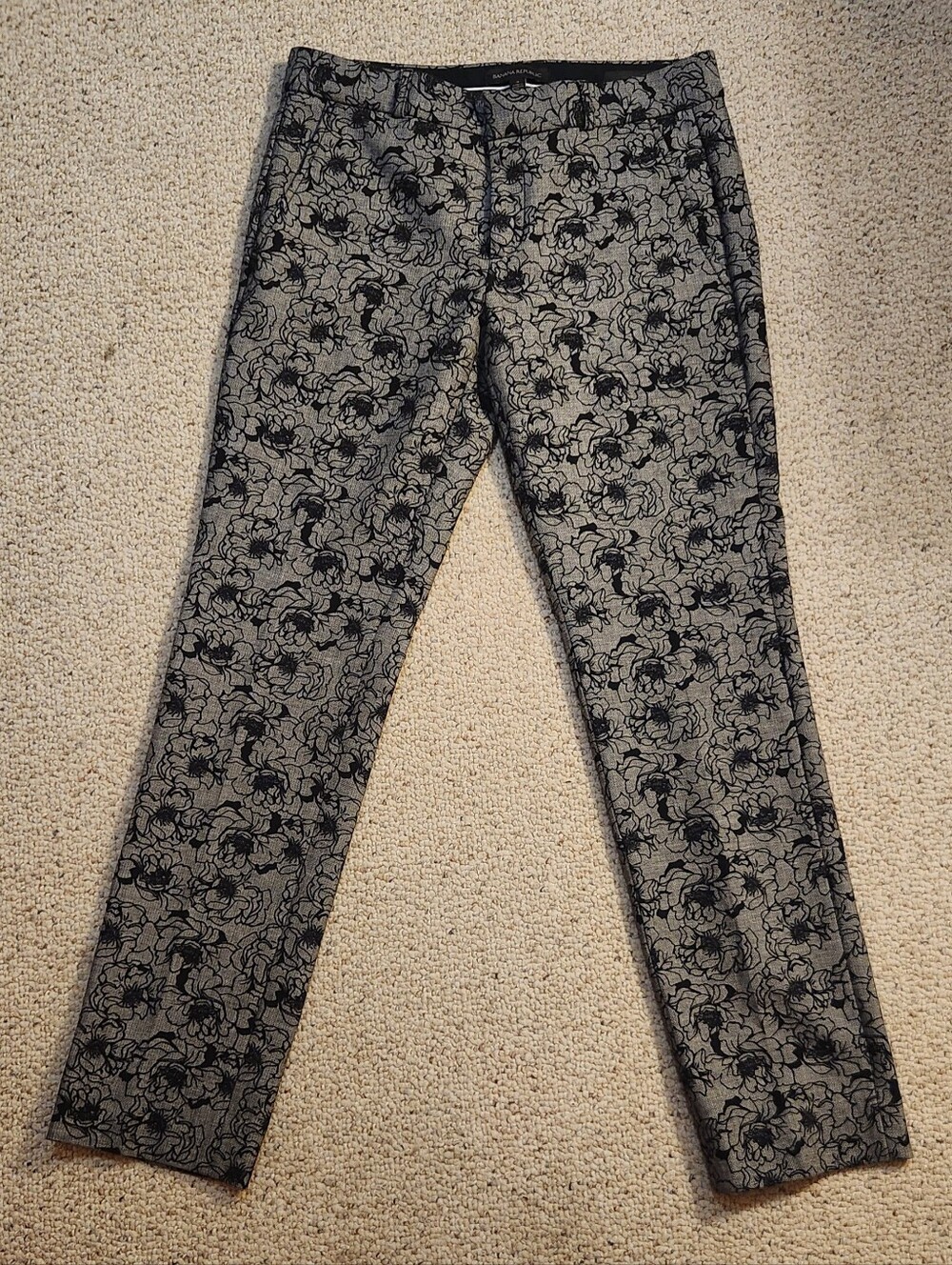 Banana Republic Ryan-Fit Gray Floral Slim-Straight Pant. Size 4